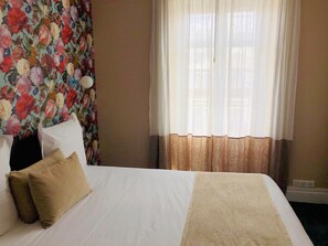 Caja de seguridad en la habitación, escritorio y insonorización