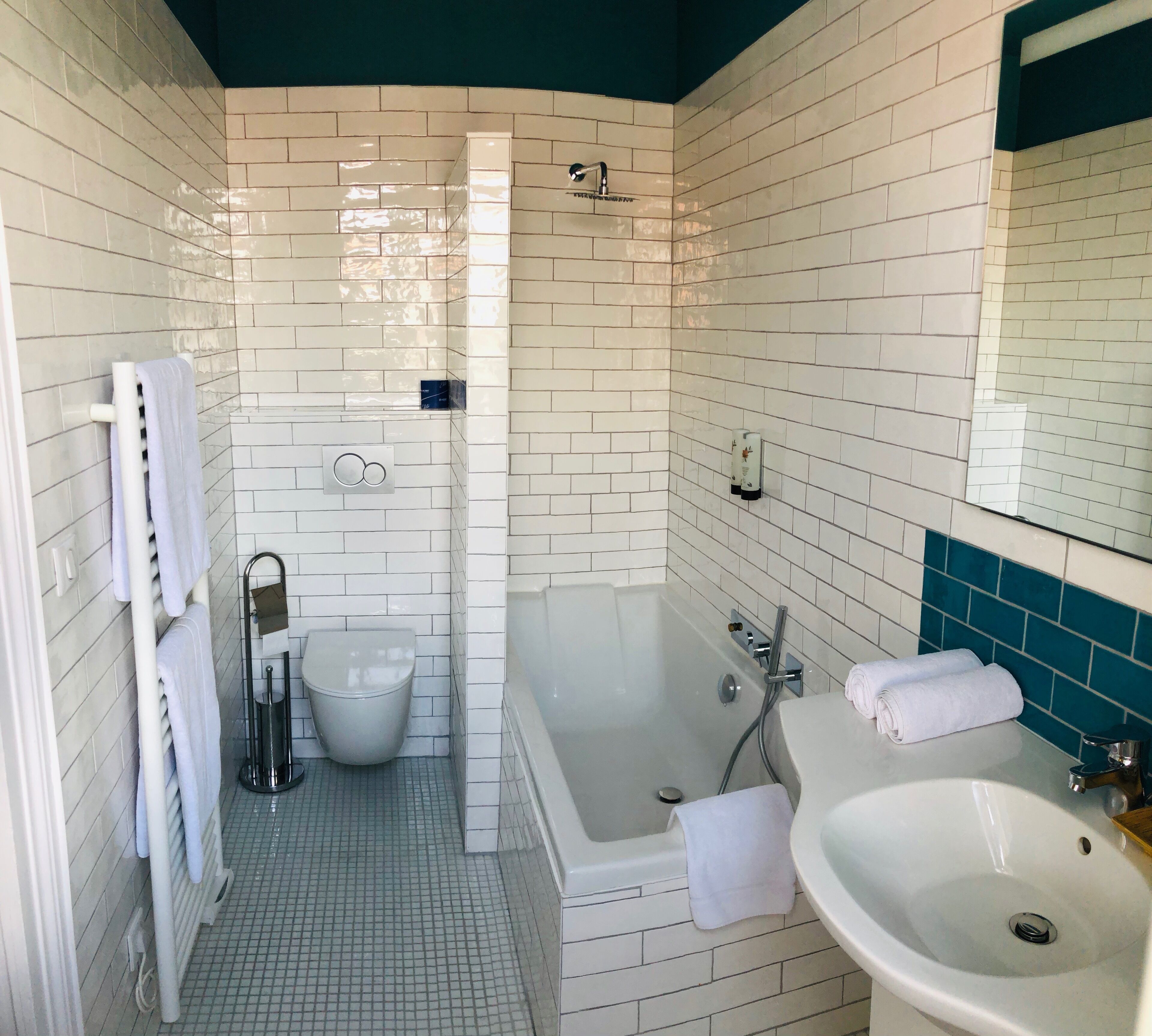 comfort double room | bathroom | free toiletries, hair dryer, towels