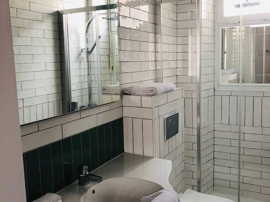 Superior Room | Bathroom | Free toiletries, hair dryer, towels