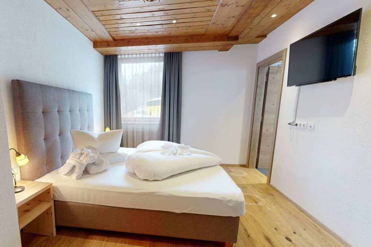 Condo de lujo, vista a la montaña | 2 habitaciones y caja de seguridad en la habitación