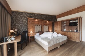 In-room safe, individually decorated, individually furnished, desk - Wellness - Aparthotel Panorama Alpin (Jerzens)