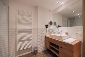 Exclusive Apartment, Multiple Beds, Balcony, Mountain View | Bathroom