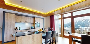 Deluxe Apartment, 3 Bedrooms, Terrace, Mountain View | Private kitchen