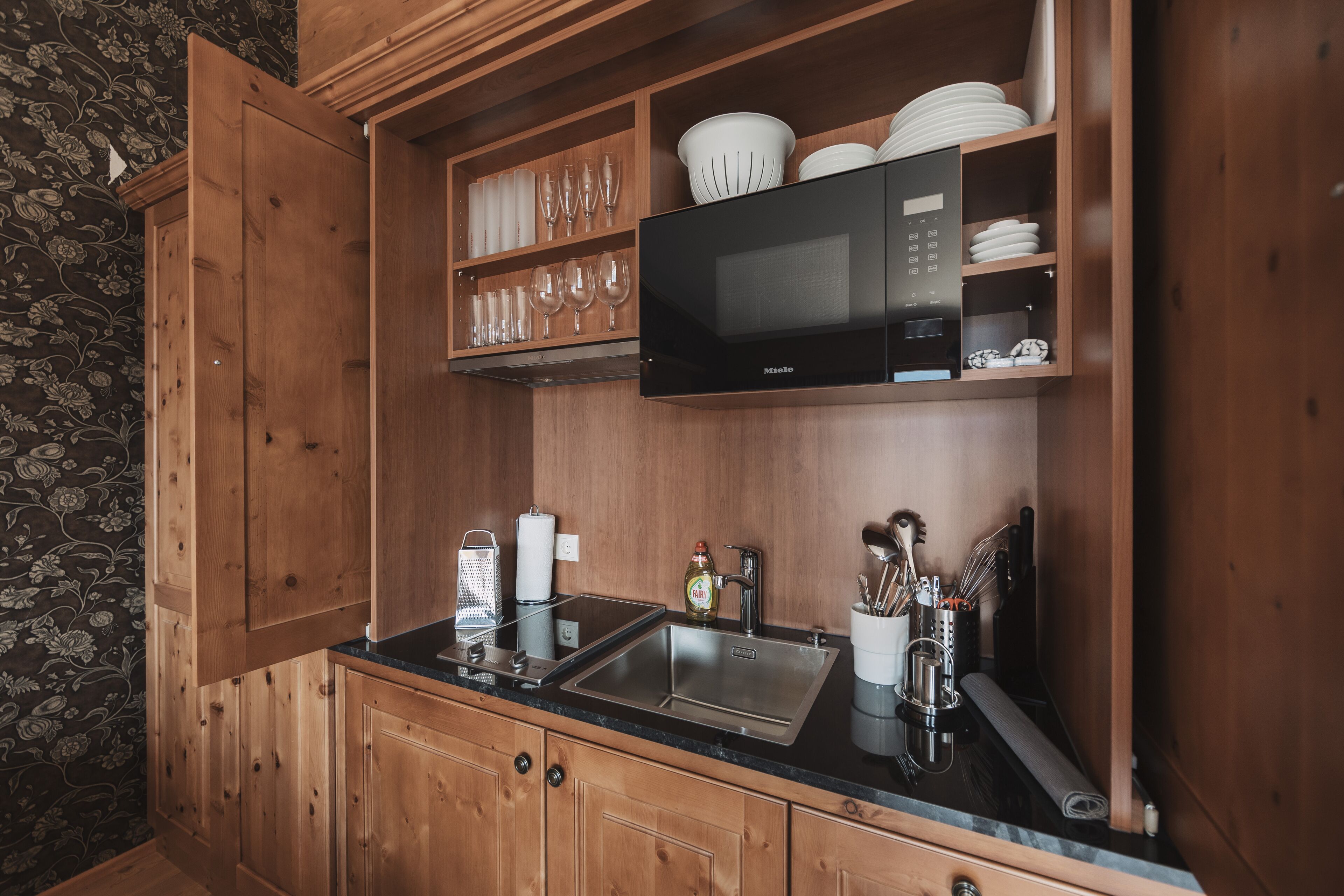 deluxe studio suite, non smoking, mountain view | private kitchen | full-sized fridge, oven, stovetop, dishwasher