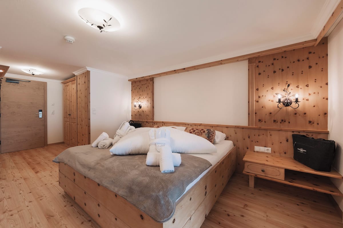 2 bedrooms, in-room safe, individually decorated, individually furnished