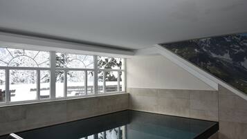 Exercise/lap pool