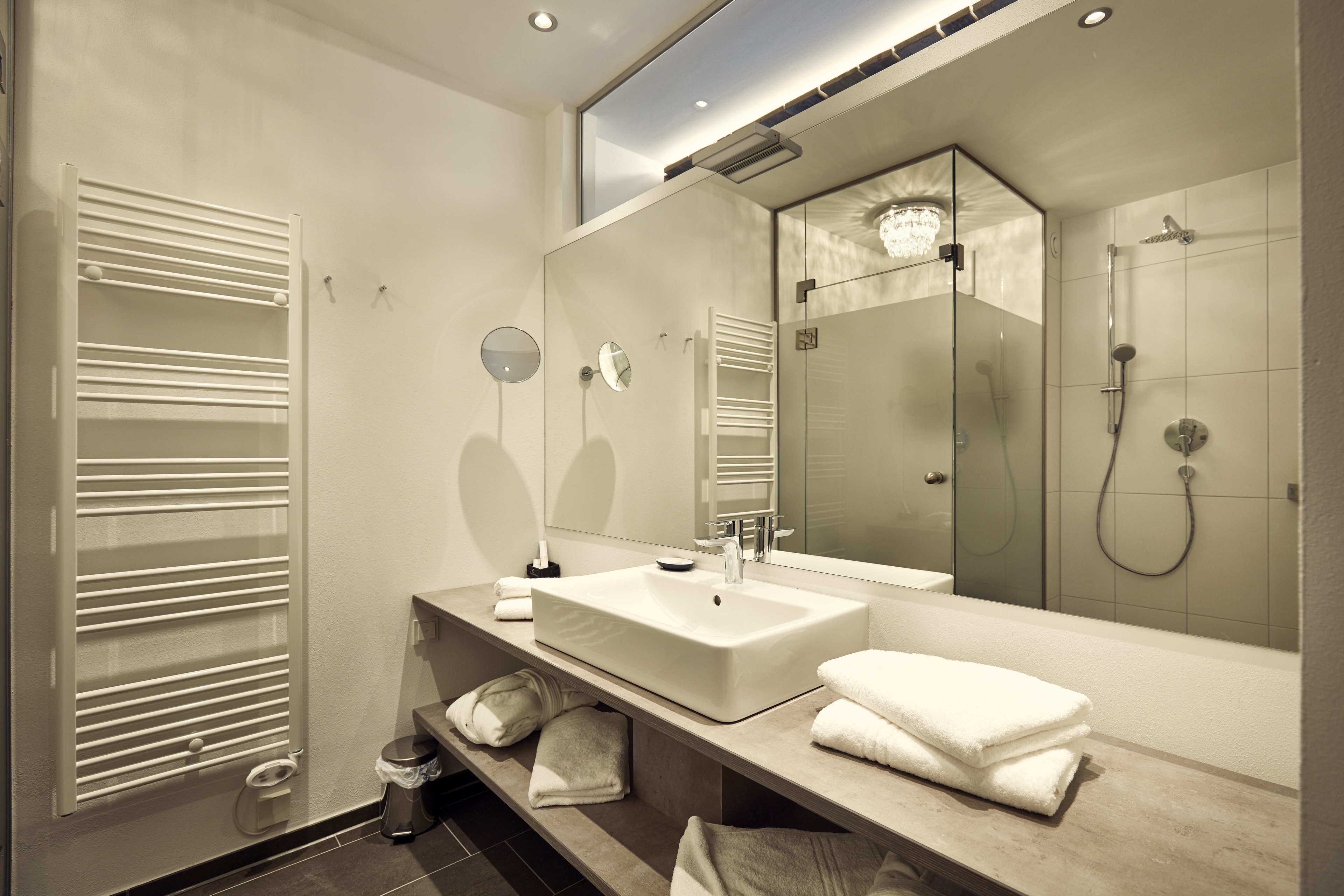 superior double room, balcony (bergnäägele) | bathroom | shower, free toiletries, hair dryer, dressing gowns