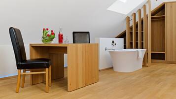 Suíte, sauna seca, vista para a montanha (Gipfelschtuuba Suite) | 1 quarto, roupas de cama premium, cofres nos quartos, cortinas blackout