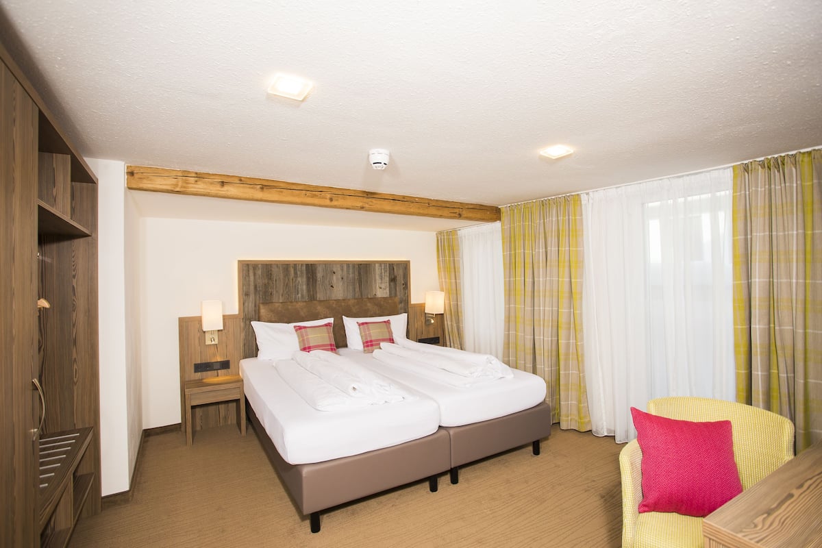 Suite (no dogs allowed) | 1 bedroom, premium bedding, in-room safe, blackout drapes