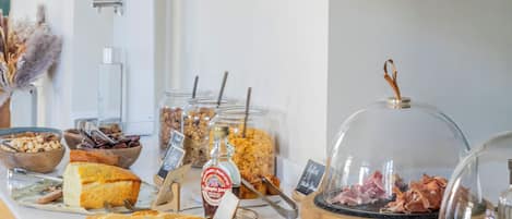 Daily continental breakfast (EUR 19 per person)