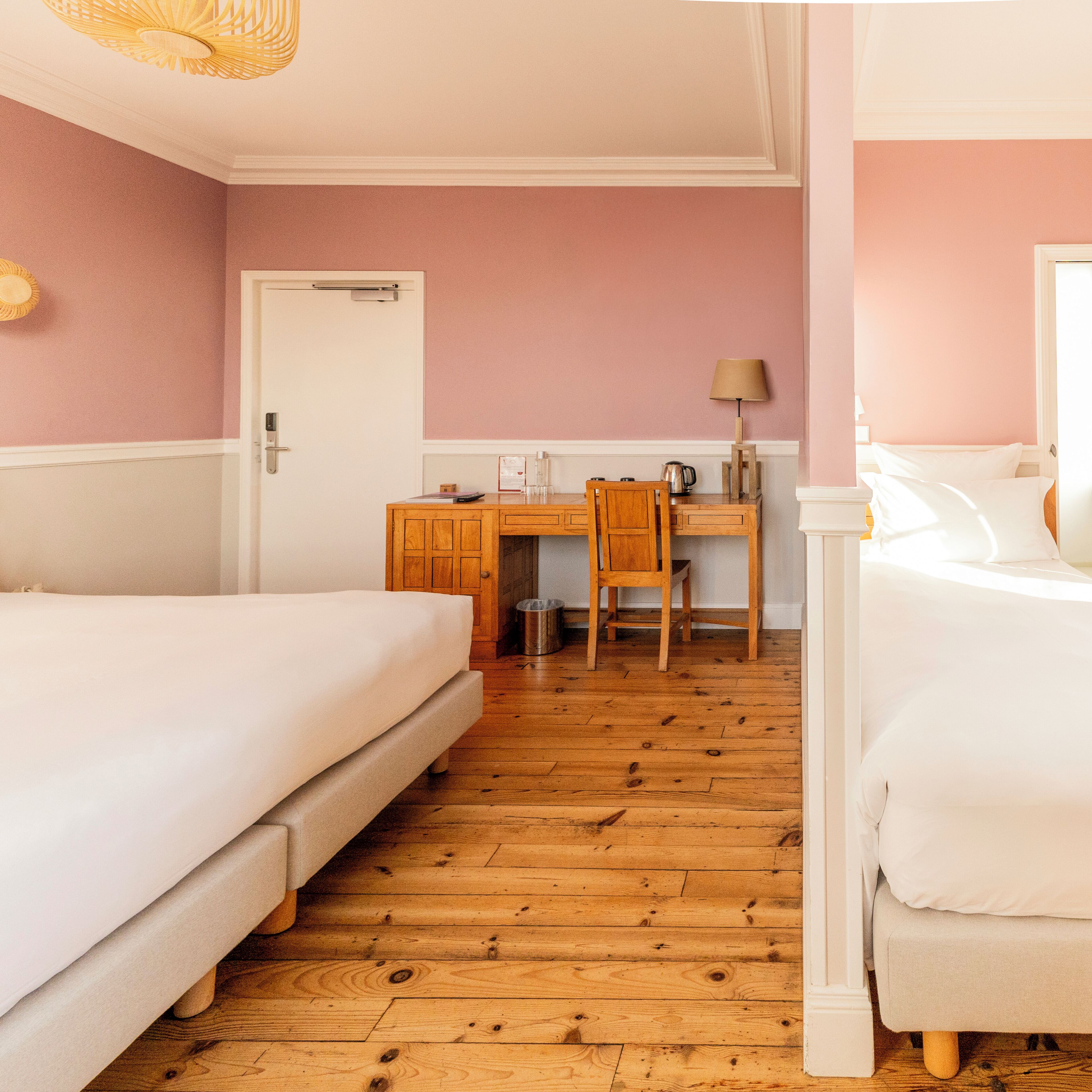 Rom – deluxe | Sengetøy av topp kvalitet, safe på rommet og individuelt dekorert