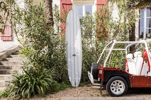 Surfing/bodyboarding