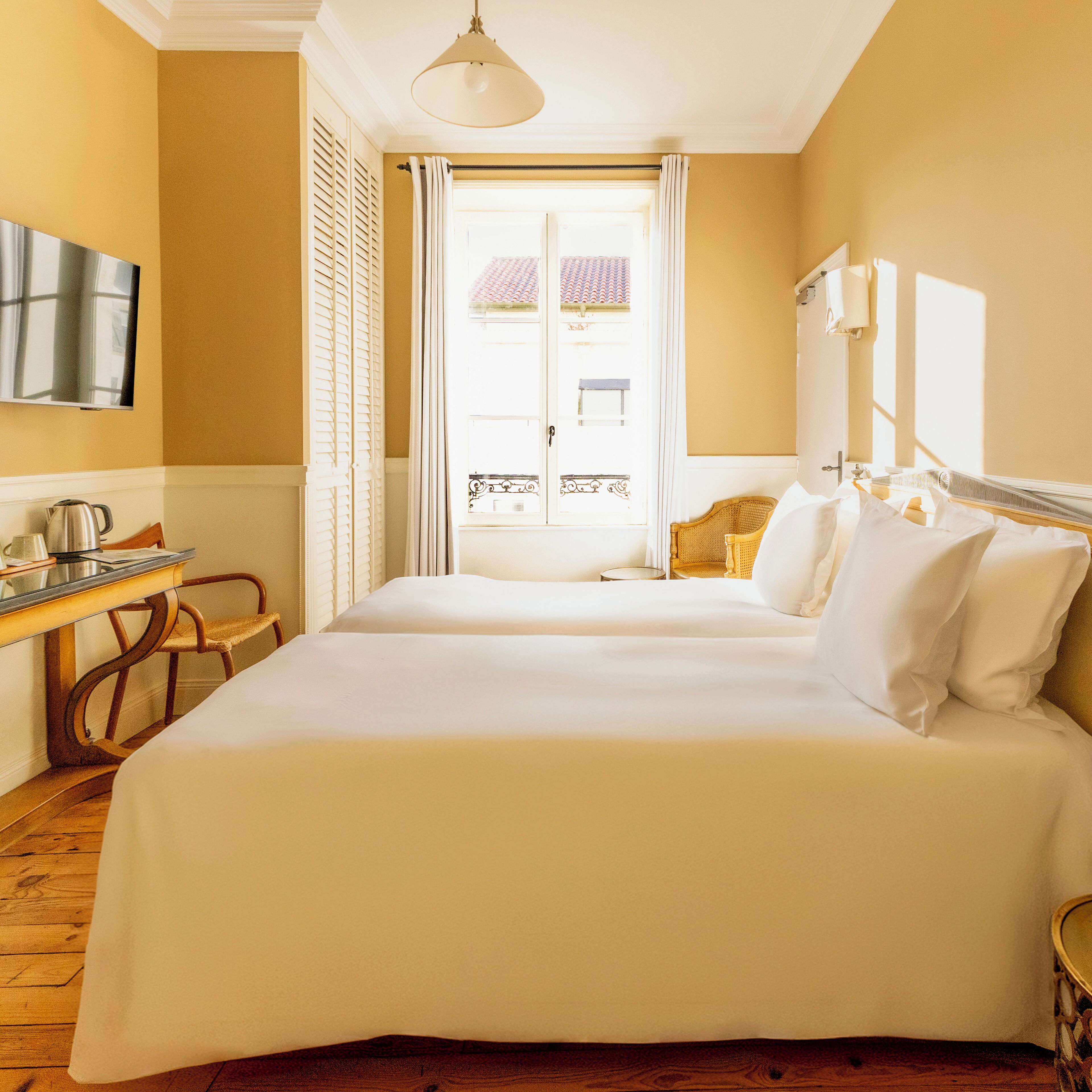 Rom – comfort | Sengetøy av topp kvalitet, safe på rommet og individuelt dekorert