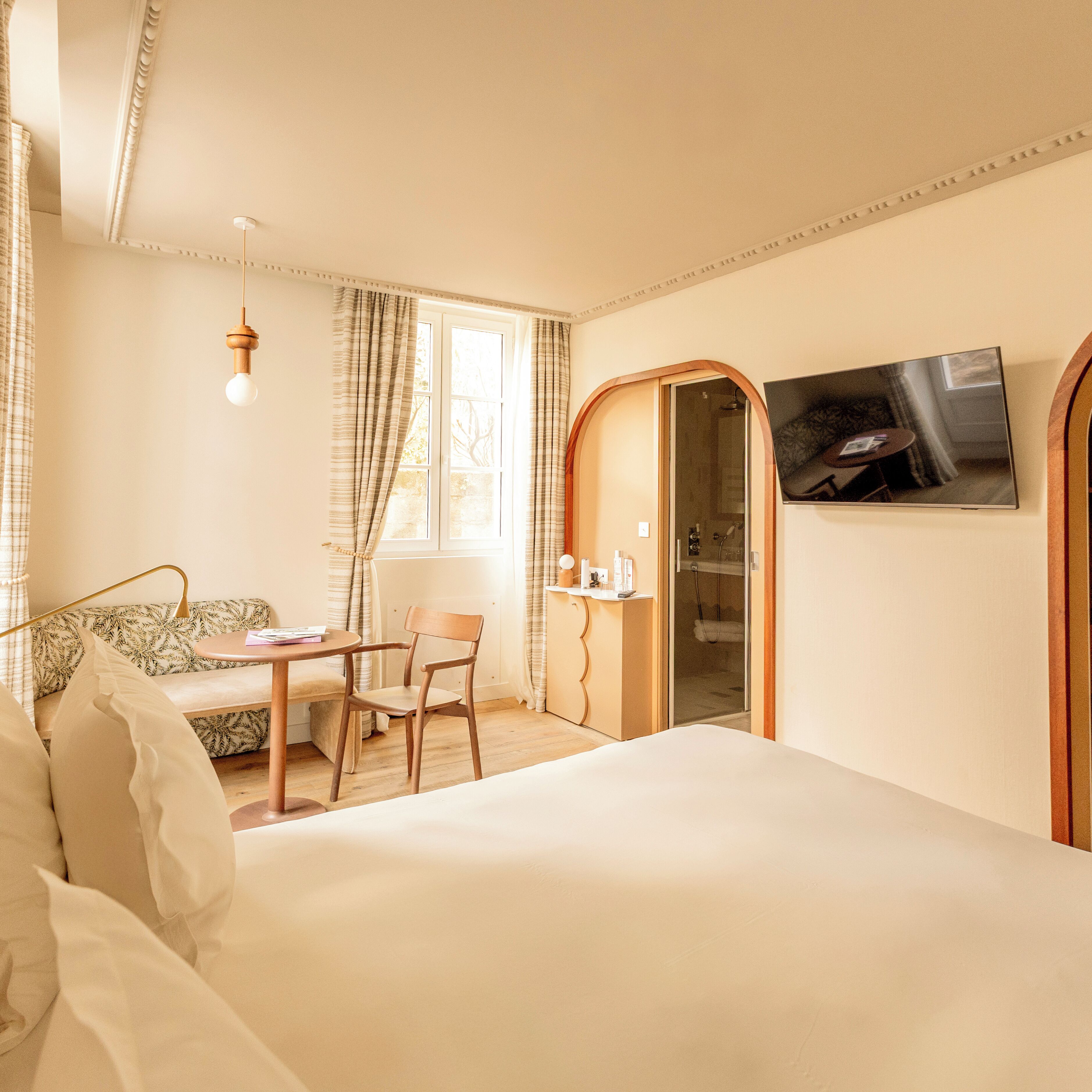 Sengetøy av topp kvalitet, safe på rommet og individuelt dekorert