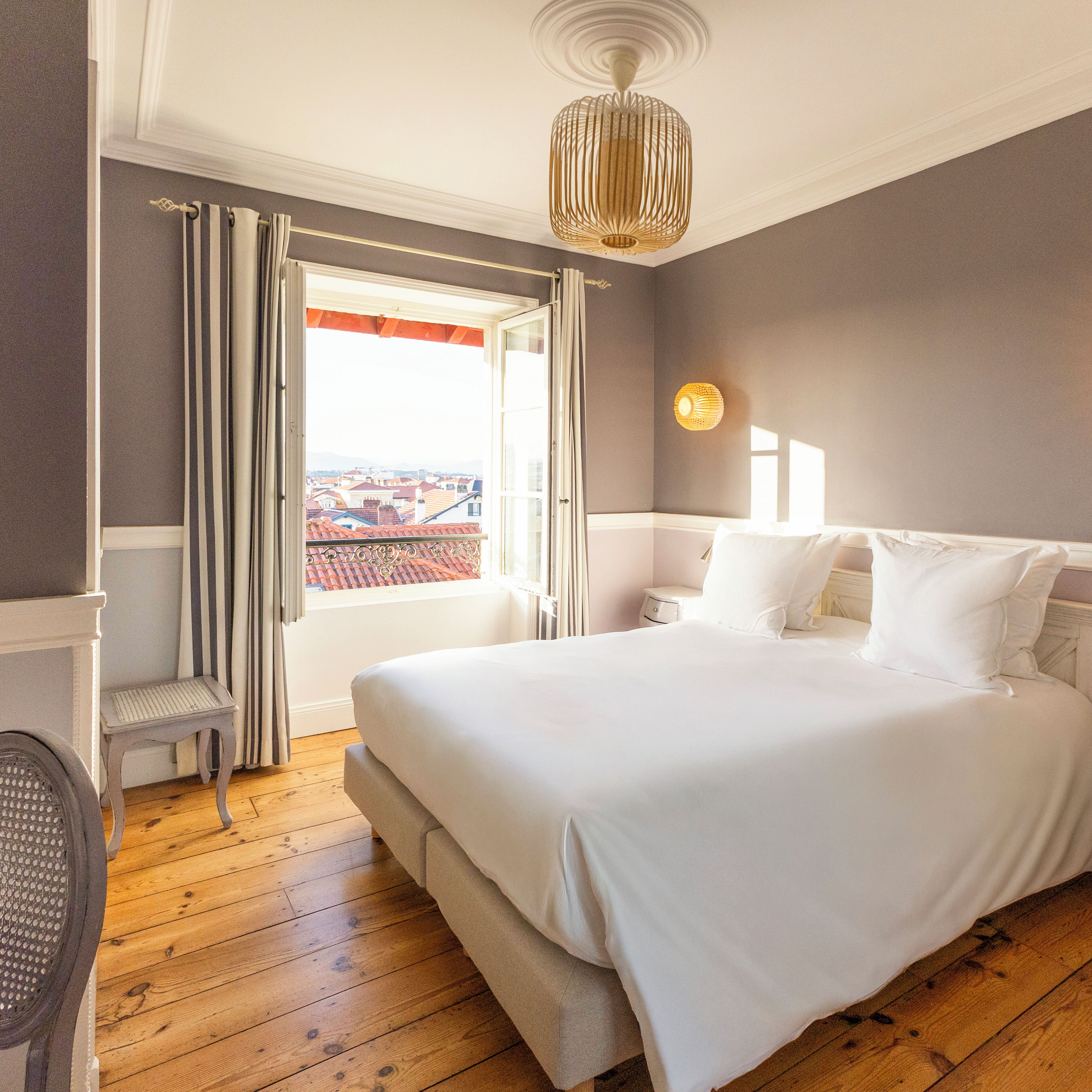 Rom – comfort (with view) | Sengetøy av topp kvalitet, safe på rommet og individuelt dekorert