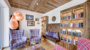 Coin salon dans le hall