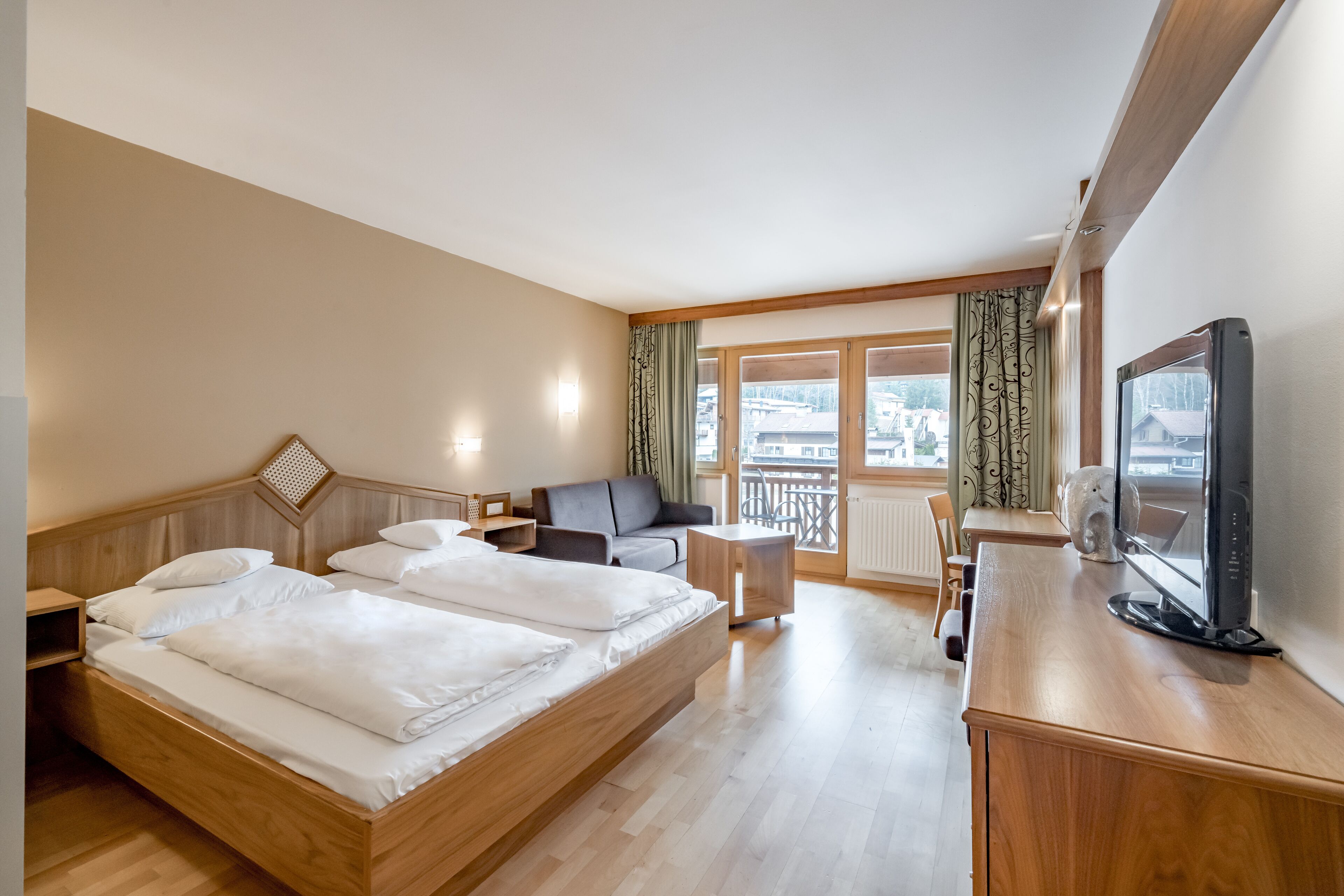 Deluxe Double Room, 1 Double Bed | Premium bedding, in-room safe, individually decorated