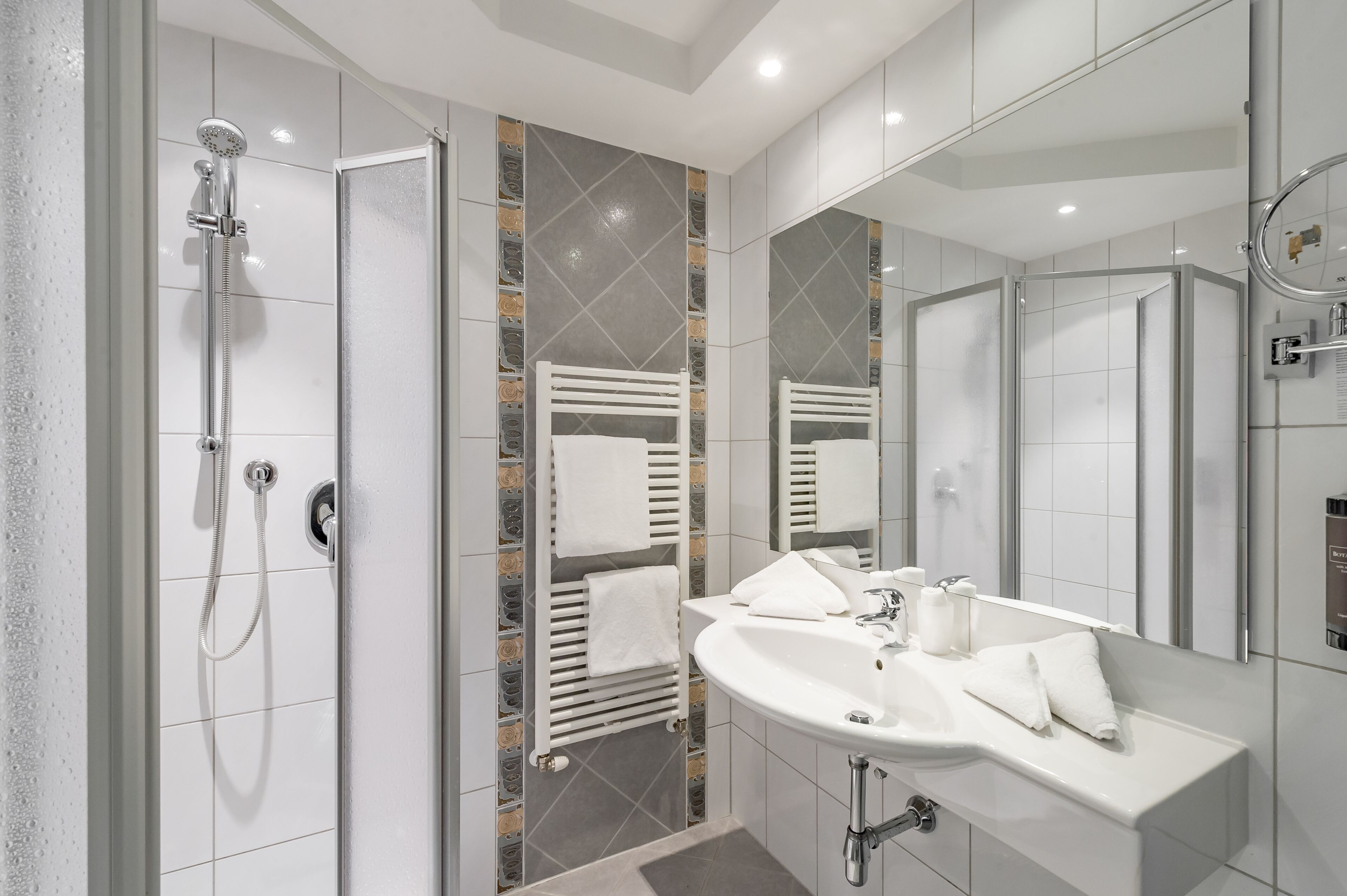 superior double room, 1 double bed | bathroom | shower, free toiletries, hair dryer, bathrobes