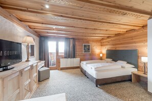 Junior Suite, 1 Double Bed | Premium bedding, in-room safe, individually decorated - Hotel zum Gourmet (Seefeld in Tirol)