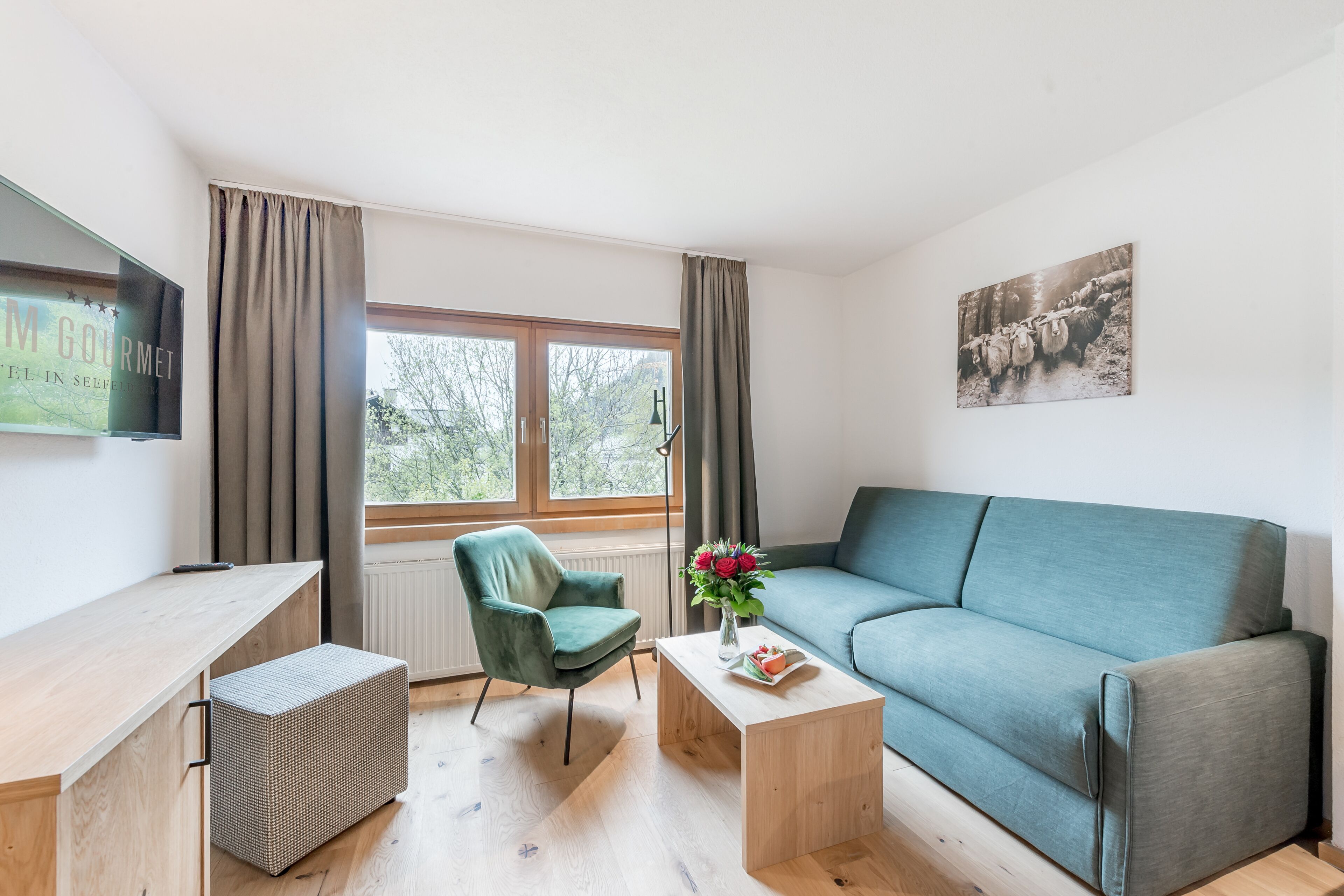 deluxe double room, 1 double bed | living area | 32-inch tv with cable channels, mp3 dock