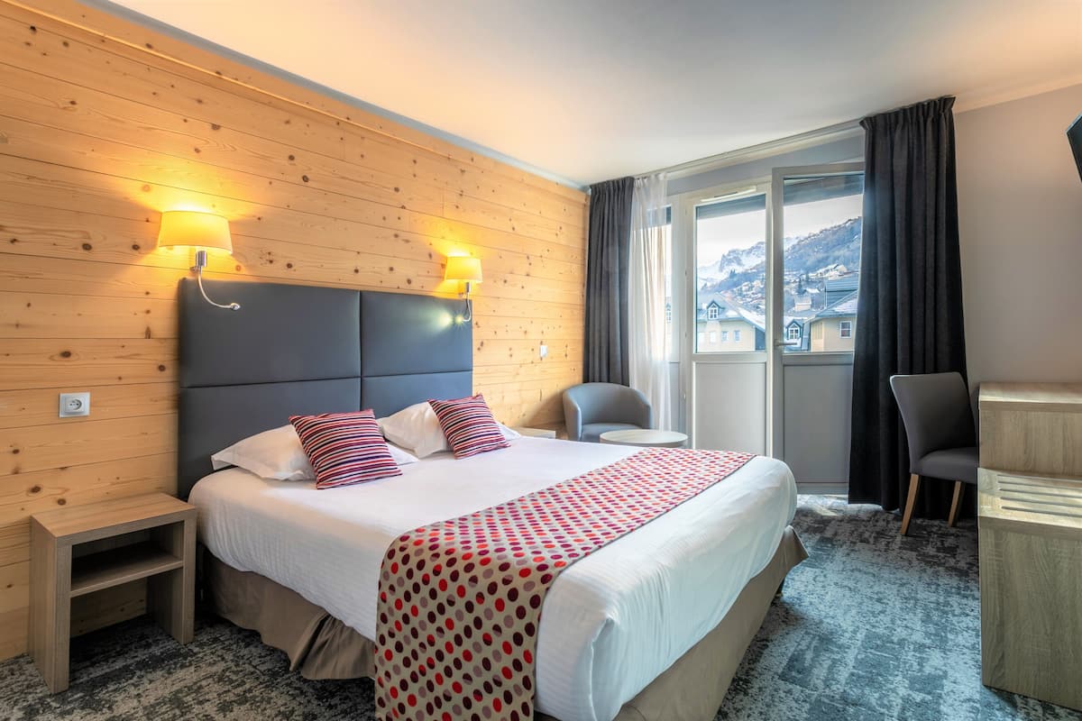 In-room safe, individually furnished, desk, soundproofing
