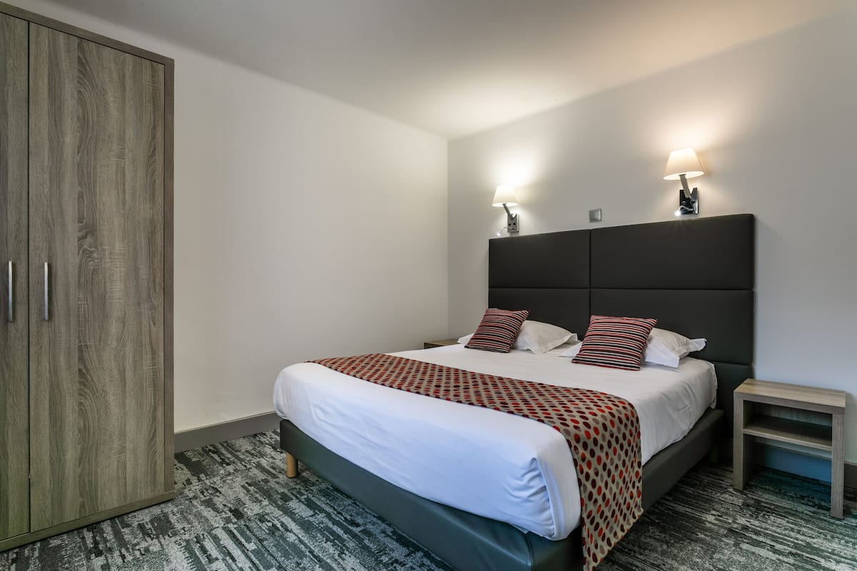 In-room safe, individually furnished, desk, soundproofing