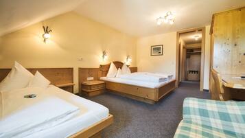 Comfort-Dreibettzimmer | 1 Schlafzimmer, hochwertige Bettwaren, Zimmersafe