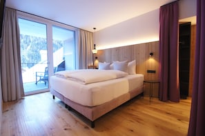 Superior Double Room | 1 bedroom, premium bedding, in-room safe, soundproofing