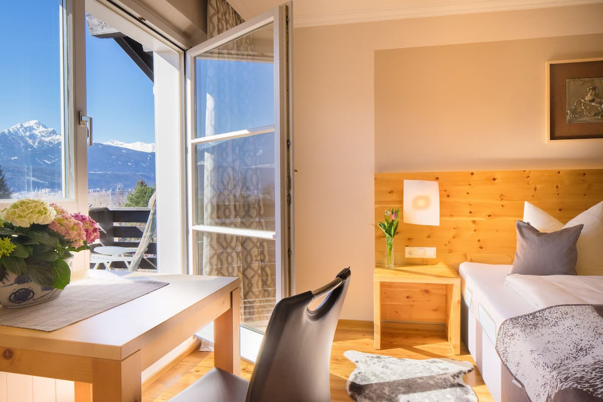 Een minibar, geluiddichte muren, gratis wifi