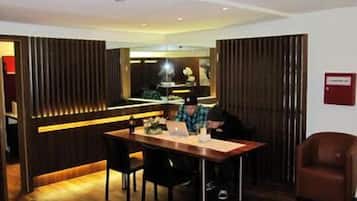 Lobby lounge