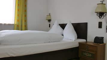 Double Room | Desk, free WiFi, bed sheets