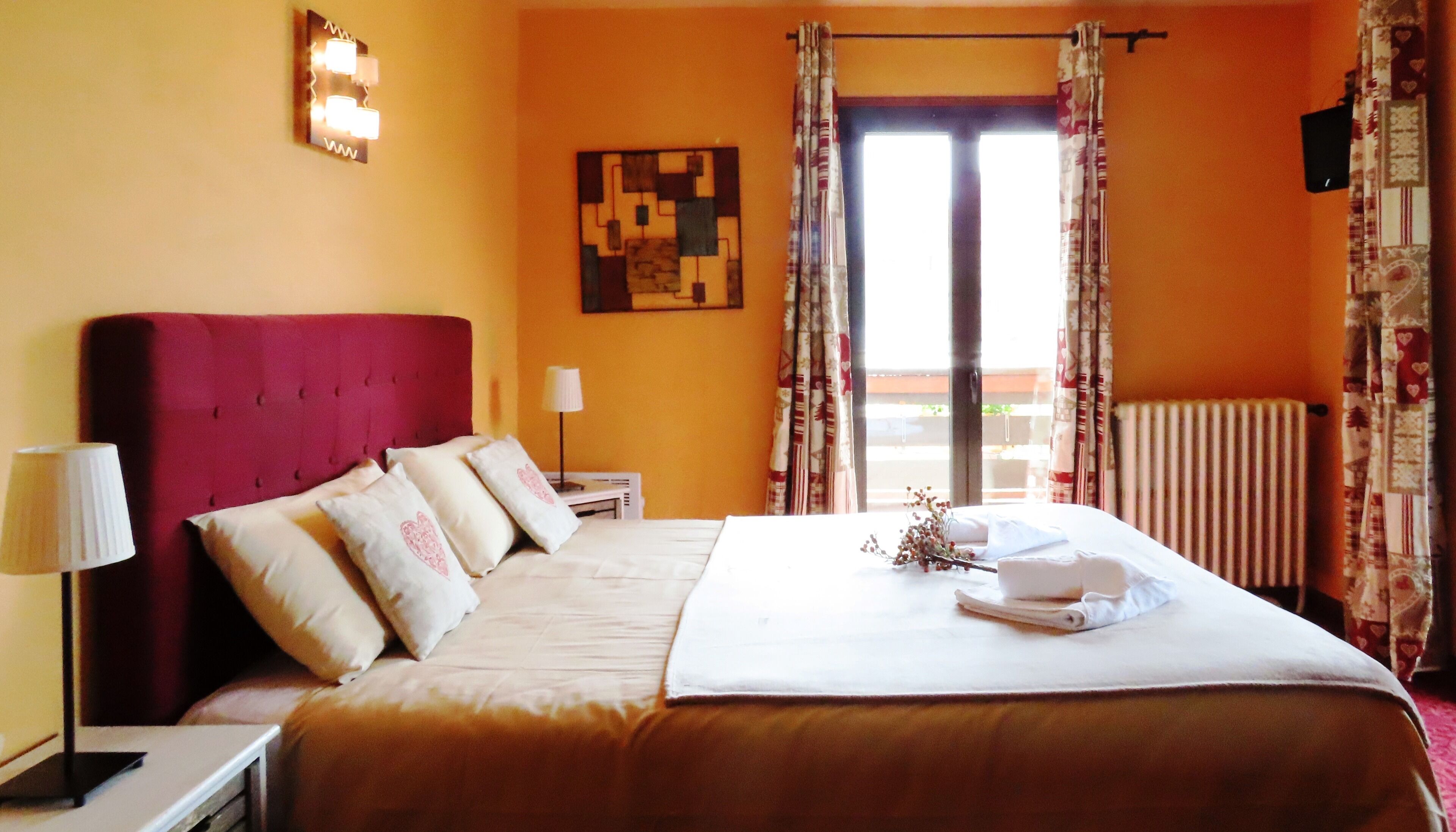 panoramic double or twin room, mountain view | in-room safe, desk, soundproofing, free wifi