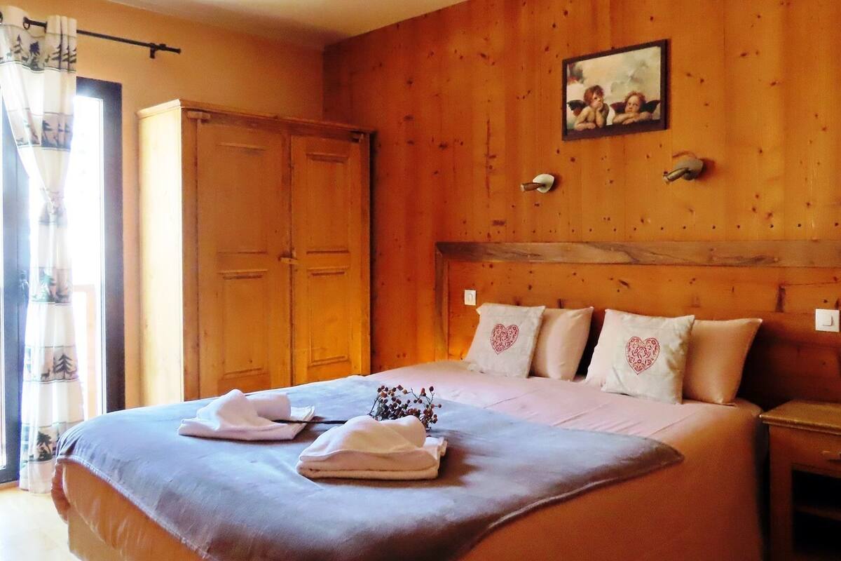 panoramic double or twin room, mountain view | in-room safe, desk, soundproofing, free wifi