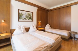 三人房 | 熨斗/熨板、免费 WiFi、床单