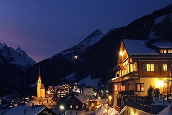 Depan hartanah - siang/malam