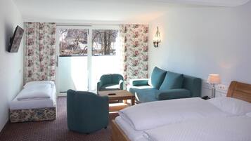 Hypoallergeen beddengoed, donzen dekbedden, een strijkplank/strijkijzer