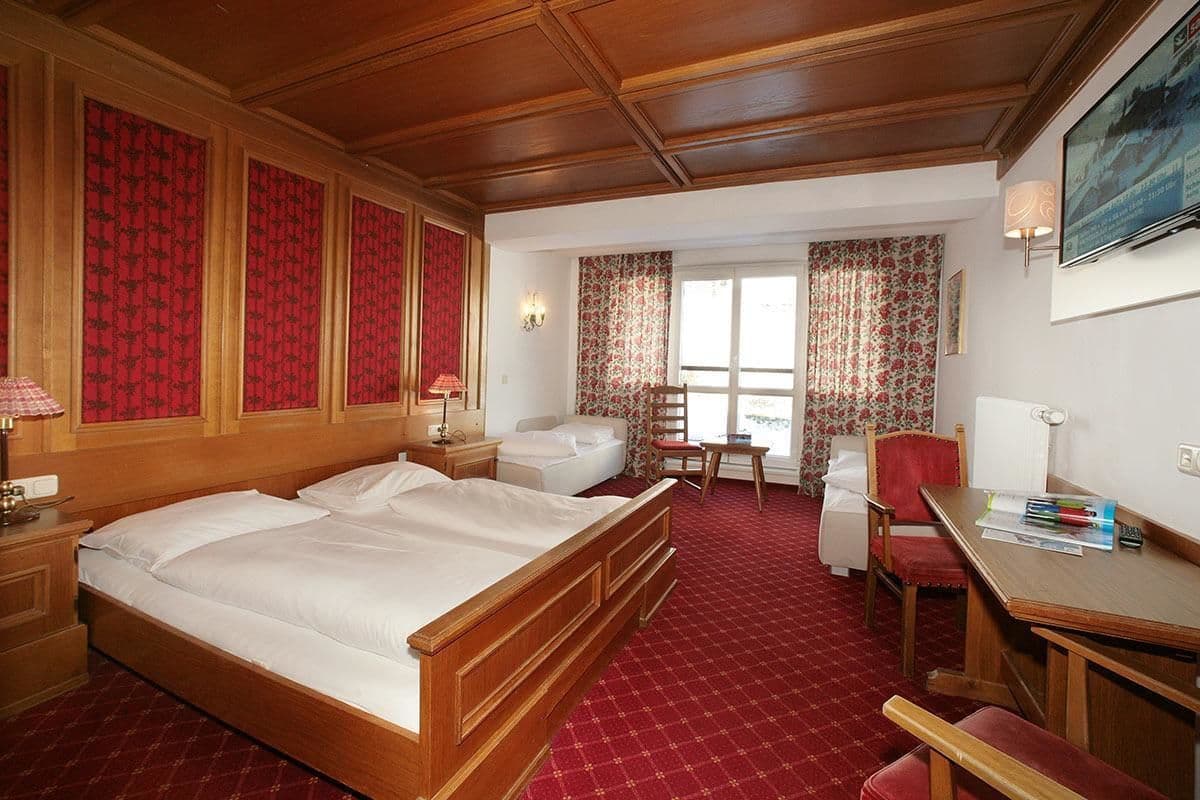Hypo-allergenic bedding, down duvets, iron/ironing board, free WiFi