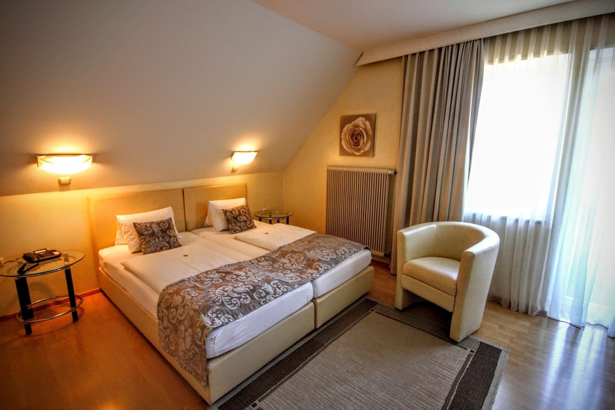 double room | in-room safe, individually furnished, desk, rollaway beds