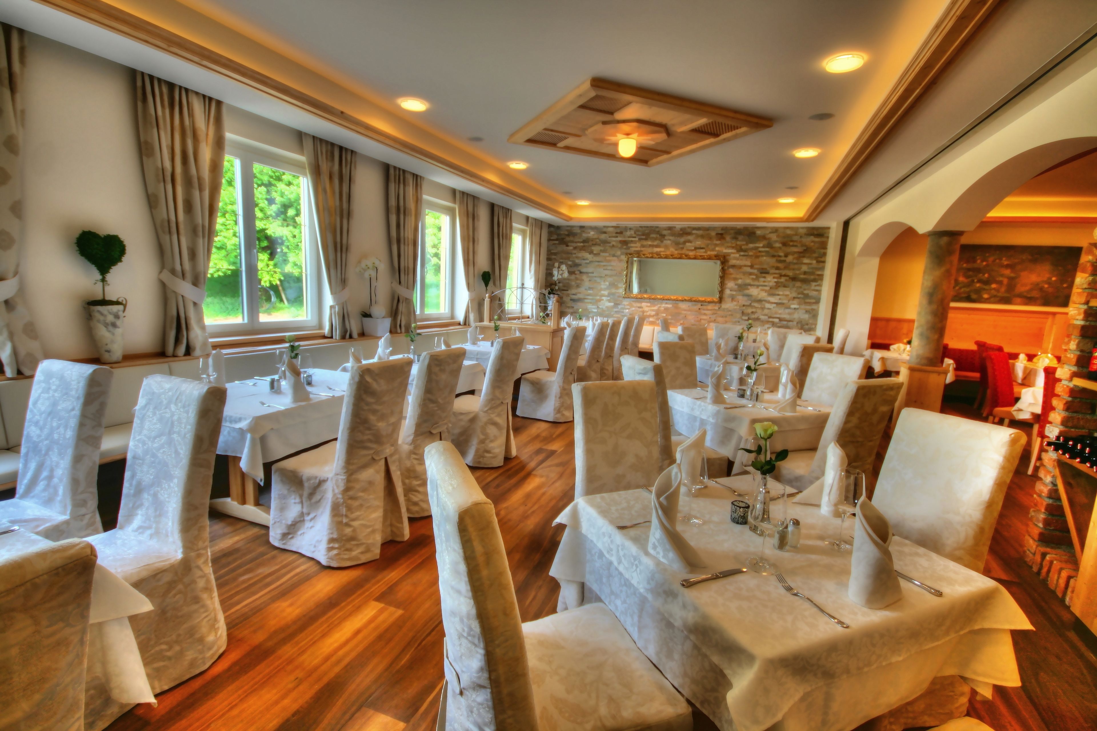 Breakfast and dinner served