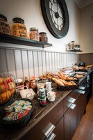 Café da manhã com buffet todos os dias (EUR 13 por pessoa) 