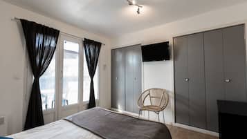 Chambre Confort Double ou avec lits jumeaux, vue jardin | Coffres-forts dans les chambres, bureau, fer et planche Ă  repasser