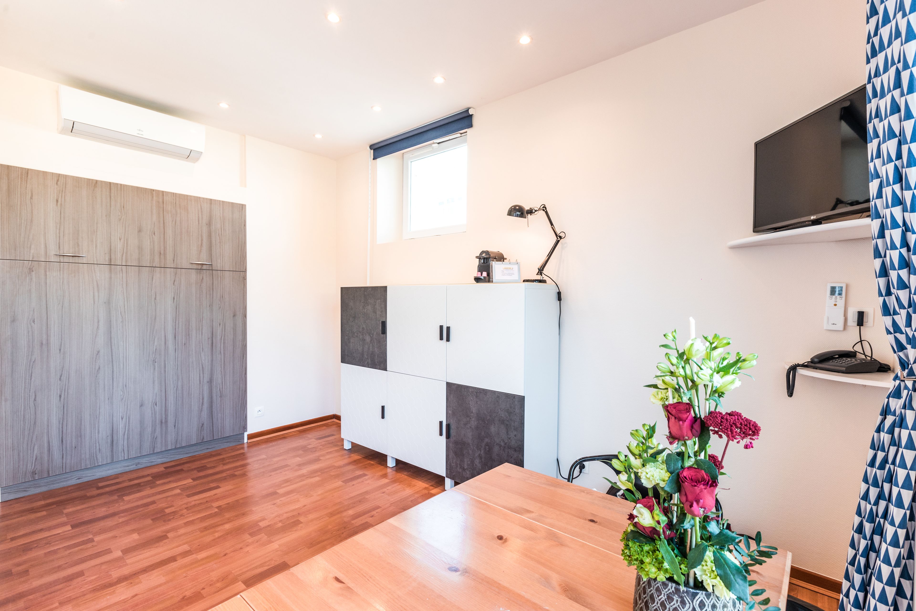 comfort studio, kitchenette (max. 2 people) | 1 bedroom, in-room safe, desk, iron/ironing board