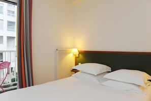 1 bedroom, in-room safe, iron/ironing board, free WiFi - Appart Hotel Beau Rivage (Royan)