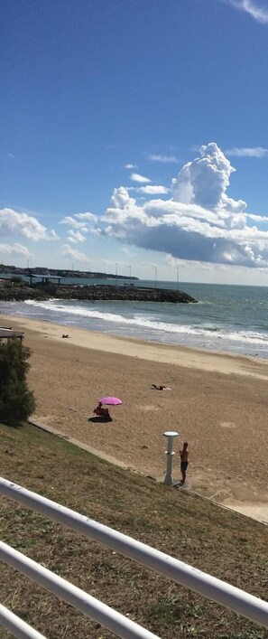 Platja a a prop 