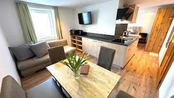 Classic apartment, 1 queen bed, balcony, sofa bed (Kreuzkogel cleaning fee 30 Euro per person) | Peralatan tempat tidur hipoalergenik, gebar bulu kapas