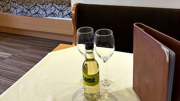 Comfort Apartment, Balcony (Sonnblick-cleaningfee 30 EUR p.P.) | Hypo-allergenic bedding, down comforters, individually decorated