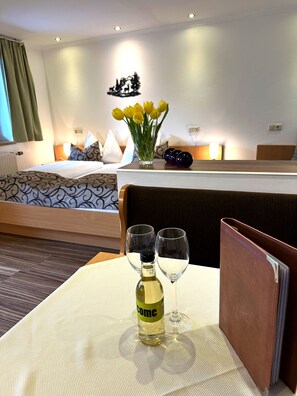 Comfort-Apartment, Balkon (Sonnblick-cleaningfee 30€ p.P.) | Allergikerbettwaren, Daunenbettdecken, individuell dekoriert