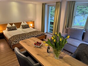 Hypo-allergenic bedding, down duvets, individually decorated - GRUBERS Hotel Apartments Gastein (Bad Gastein)