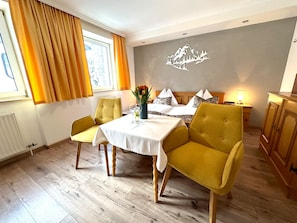 Double Room (Verde)