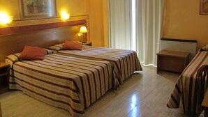 A hotel room with two beds, a headboard, a nightstand, a lamp, a window with curtains, and a painting on the wall. - Boston (CORDOBA)